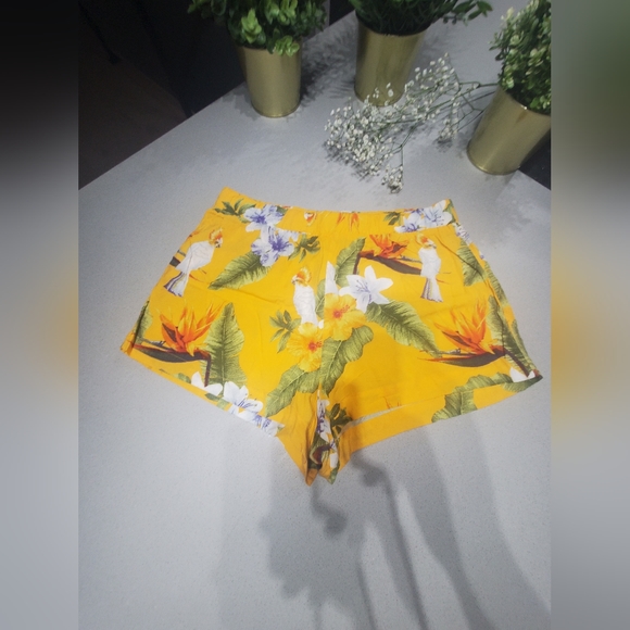 NWOT FOREVER21 Très beau bermuda neuf jaune vif avec motifs tropicaux - Picture 2 of 6